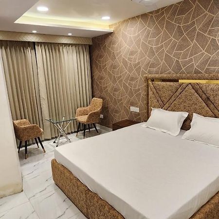 Ovel Hotel Ludhiana Buitenkant foto