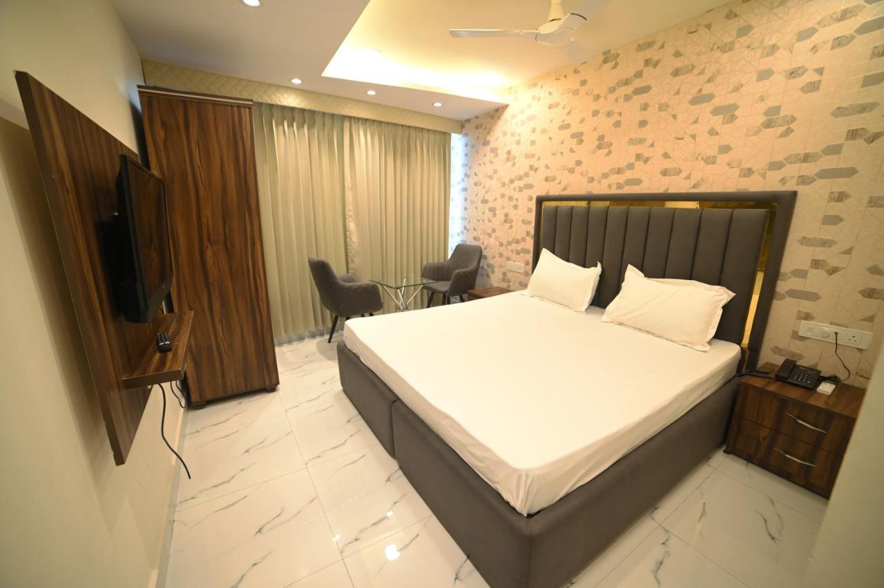 Ovel Hotel Ludhiana Buitenkant foto