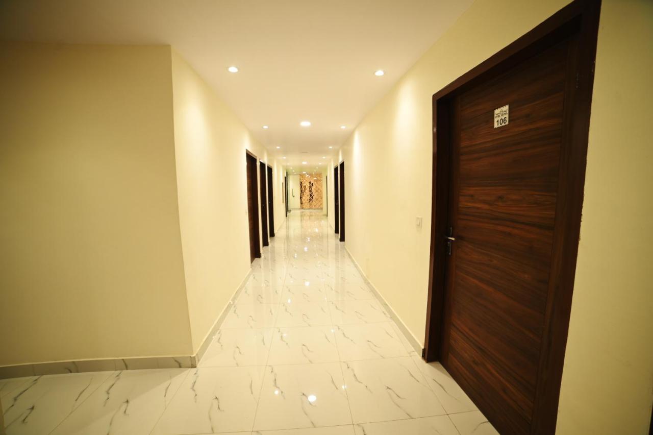 Ovel Hotel Ludhiana Buitenkant foto